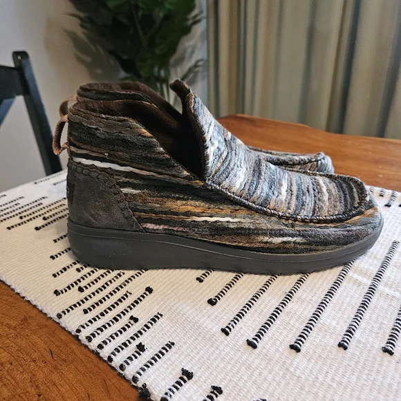 Hey Dude Womens NEW Denny Tie Dye Brown Multicolor Slip-On Loafers - Picture 1 of 7